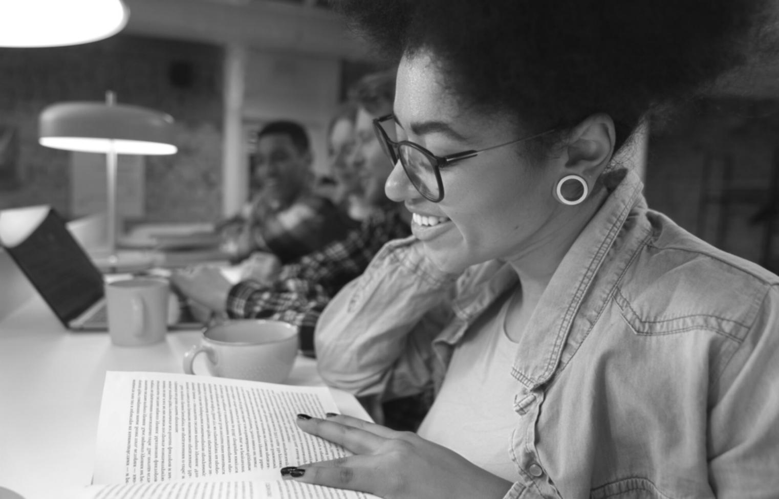 Moderne Büroausstattung für professionelle Finanzberatung