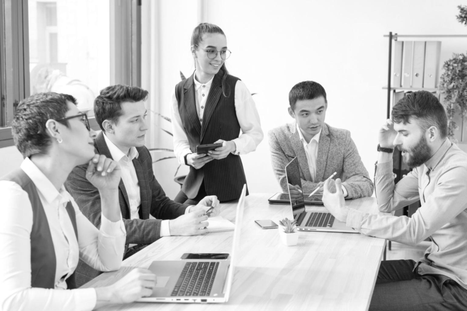 Teilnehmer beim praktischen Budgettraining