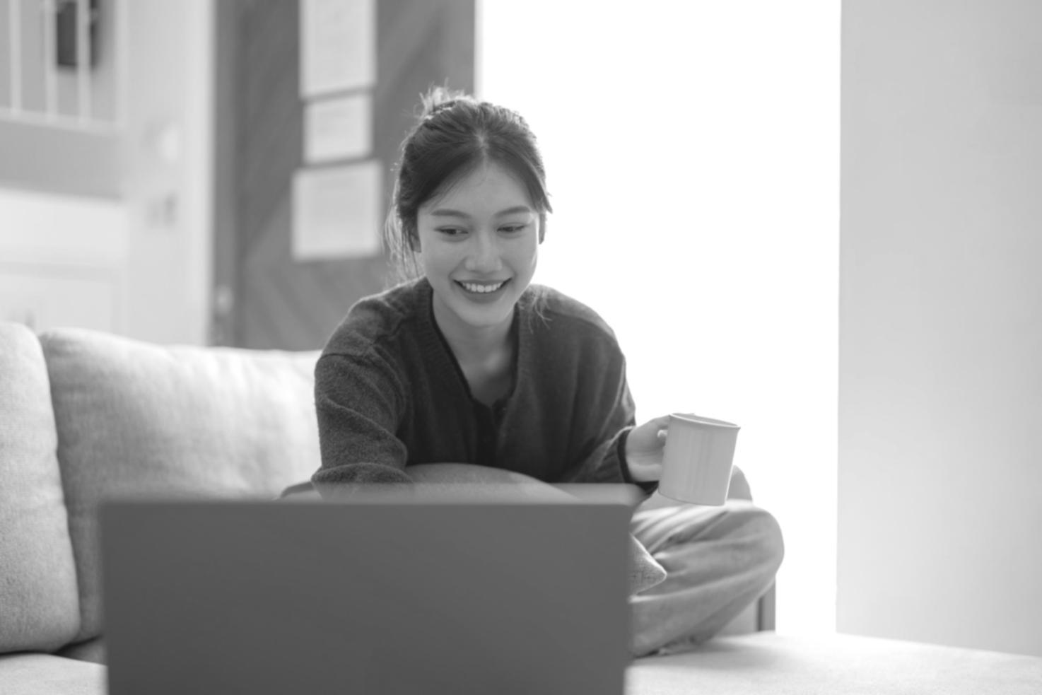 Beratungsgespräch zur Budgetplanung in entspannter Atmosphäre